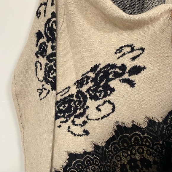 Simply Couture M Beige and Black High Low Cardigan with Floral Lace Accents - Picture 7 of 10
